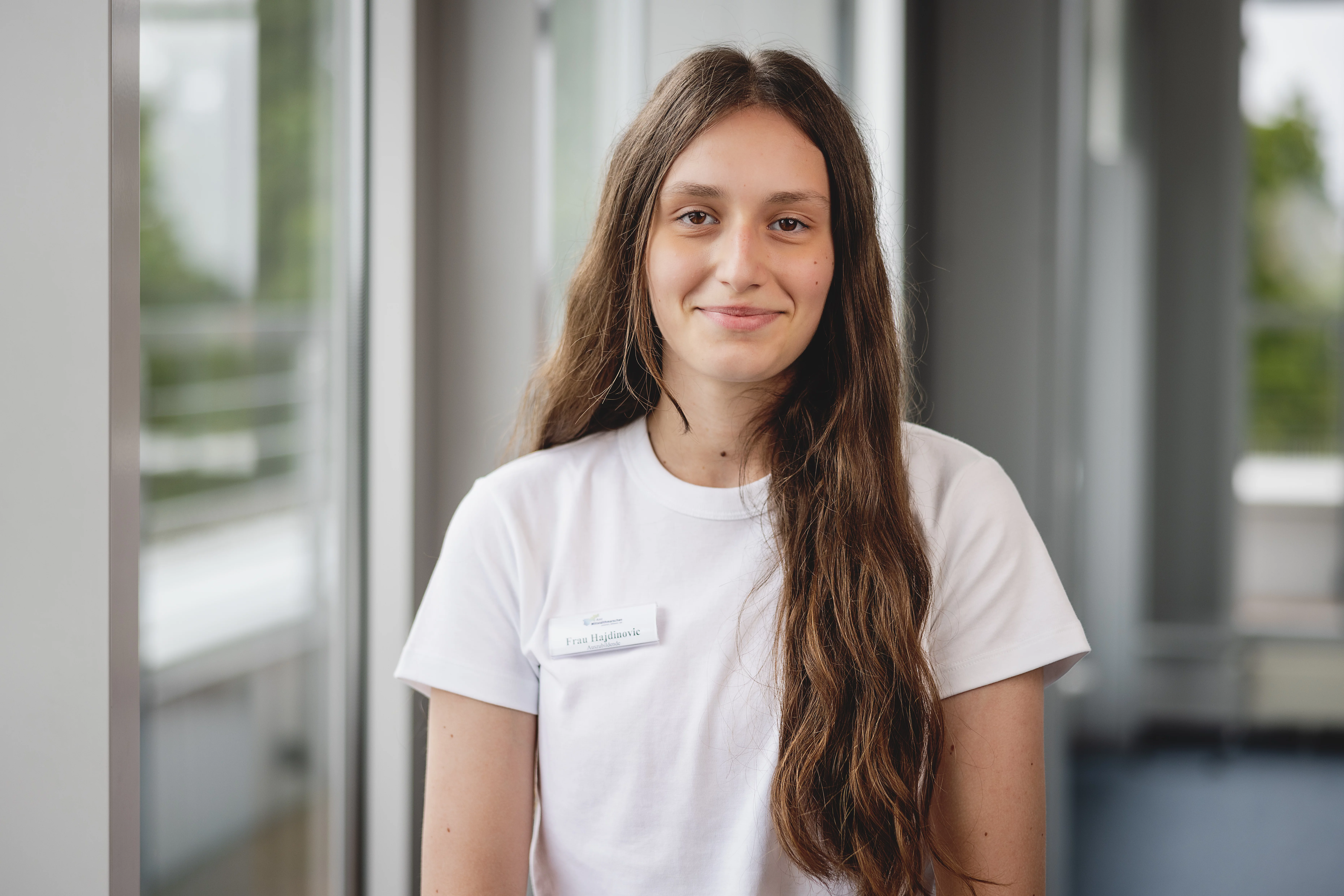 Dzenisa, Auszubildende