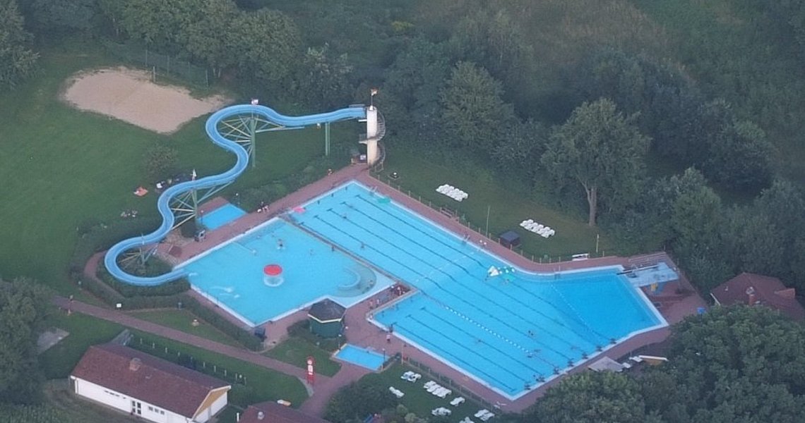 Luftaufnahme Schwimmbad Albersdorf