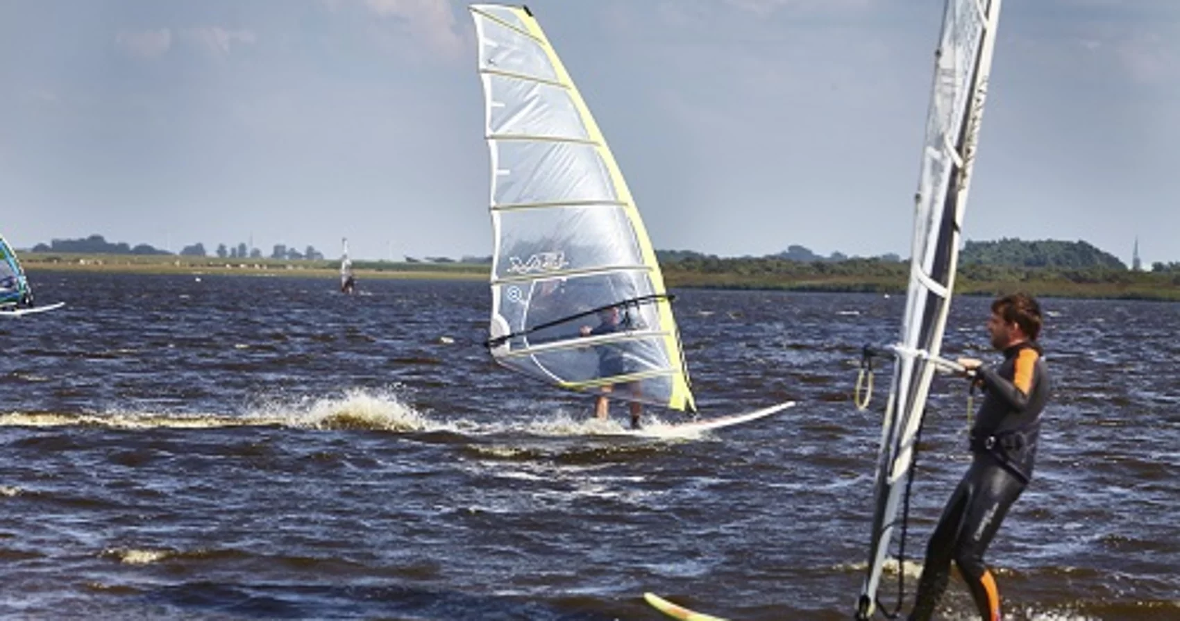 Surfen im Surfsee Speicherkoog Meldorf