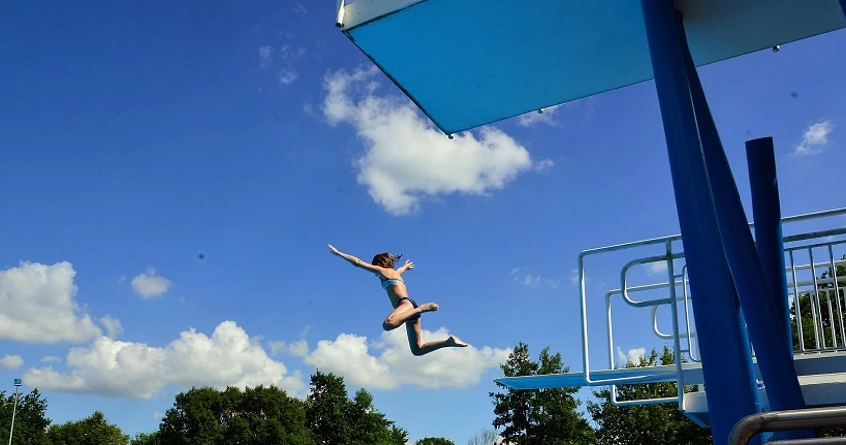 Sprung vom 3 Meterbrett im Freibad Meldorf