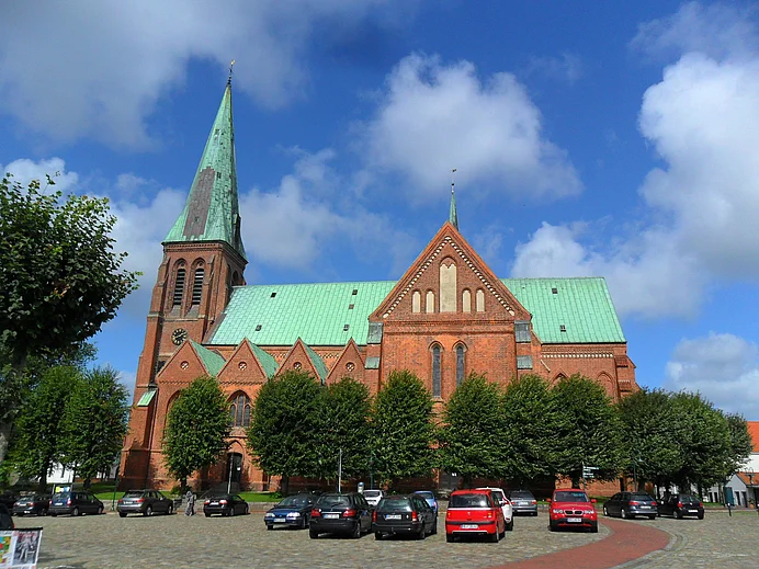 Dom im Sommer