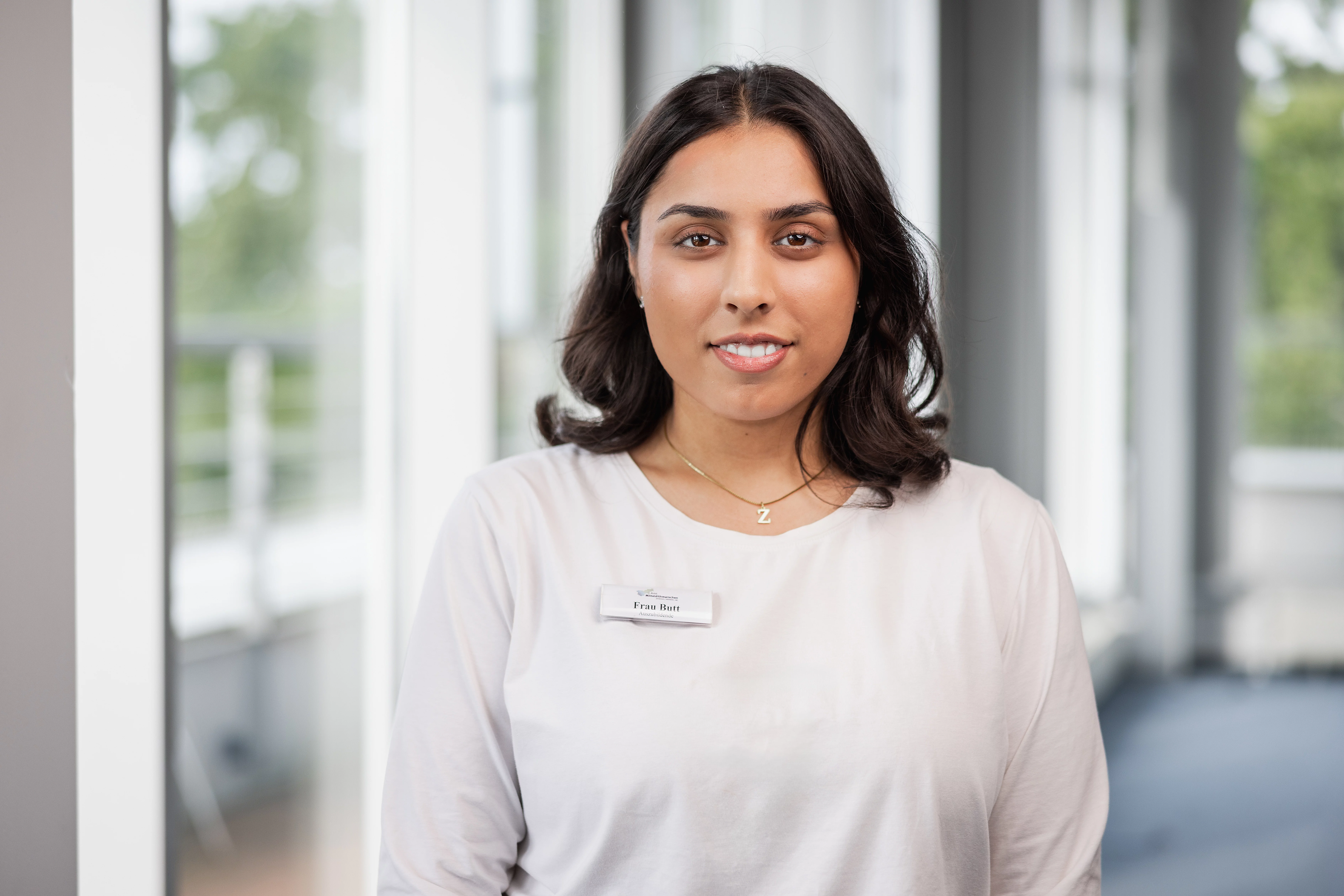 Zainab, Auszubildende